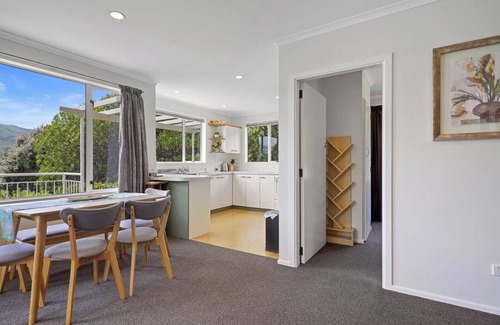 Akaroa House | Takamatua Holiday Home