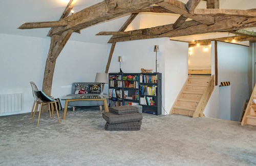 Eglise-Neuve-d'Issac House | Take a dip in the swimming pool and watch the horses in the paddock.
