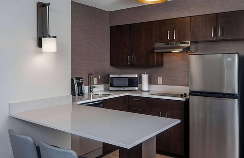 Fairfax Apartment | Take a Holiday in Stone Creek Park! Pets are Welcome Here, Free Breakfast