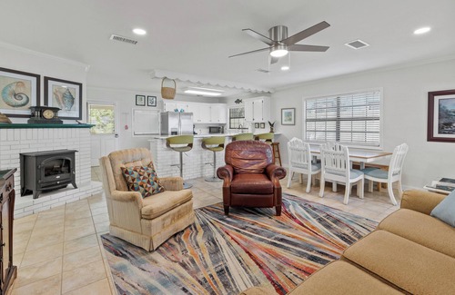 Lillian Cottage | Take a look at "The D Cottage" on the Bay