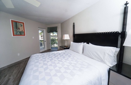 Crystal Harbour Resort | Take An Amazing Vacation! 2 Gorgeous Suites, Pool, Close to Seven Mile Beach