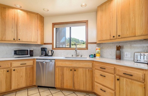 Sea Ranch House | Take in the Pacific FantaSea w/Hot Tub!