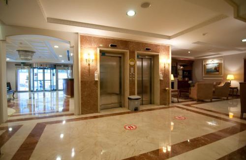 Gumussuyu Mahallesi Hotel | Taksim Metropark Hotel