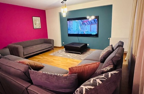 Gumussuyu Mahallesi Apartment | TAKSiM PERFECT RESİDENCE, 3 BEDROOMS, 140 SQUAREMETER, POOL GYM SAUNA Wifi