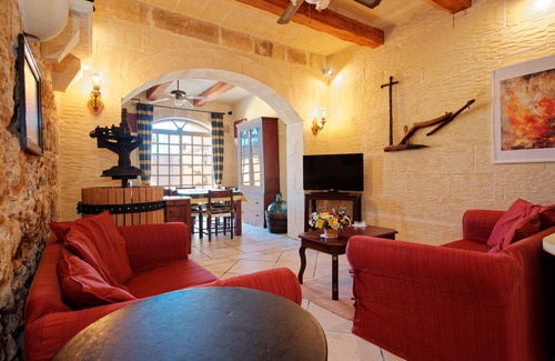 Victoria Other | Tal-Hamramann Farmhouse, Airconditioned, 4 Bedroomed Farmhouse with Pool