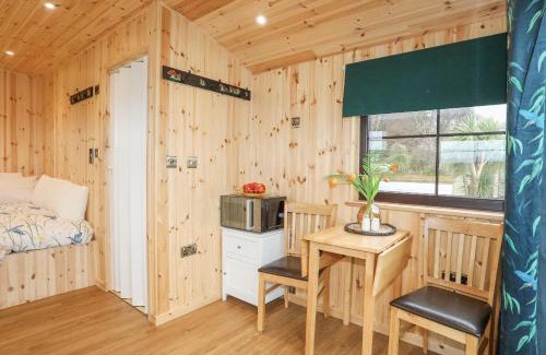 Dwyran House | Tal Sarn Shepherd Hut