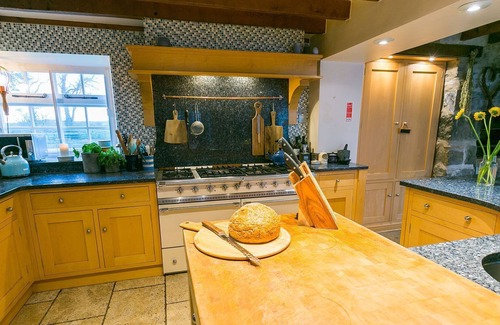 Bangor Cottage | Tal y Bont Barns - a remote that sleeps 24 guests in 9 bedrooms