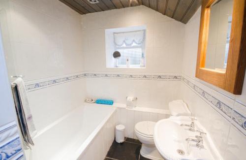 Trefasser House | Tal y Gaer Cottage Fishguard