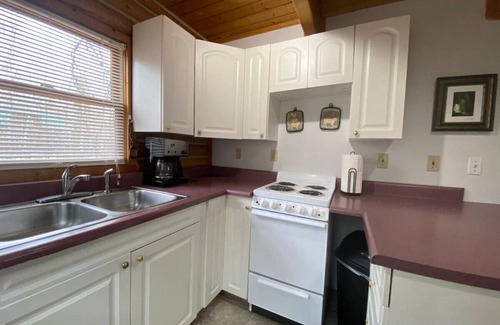 Talkeetna Cabin | Talkeetna Log Cabin with Hot Tub Unit 2