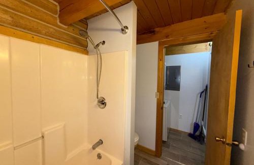 Talkeetna House | Talkeetna Log Cabin with Hot Tub Unit 2