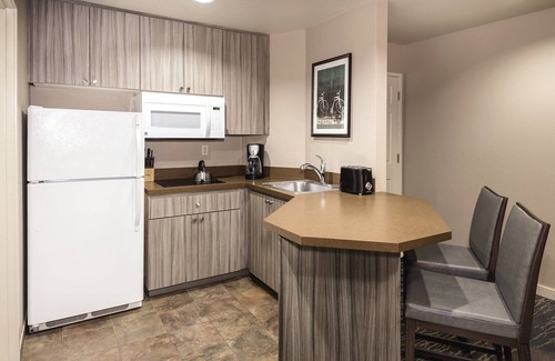 Redmond Resort | Tall mountains, deep rivers, beautiful vistas!