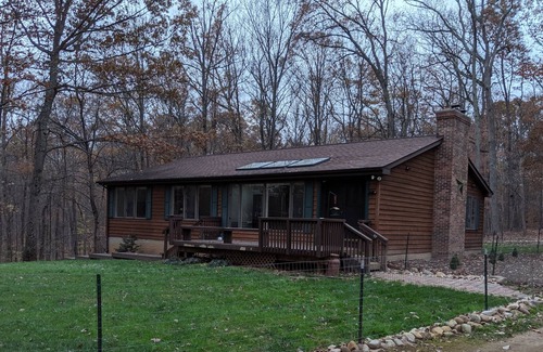 Tuscarora Cabin | Tall Oaks Cabin, Walk to Wineries and Breweries!
