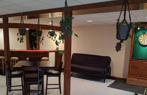 Tuscarora Cabin | Tall Oaks Cabin, Walk to Wineries and Breweries!