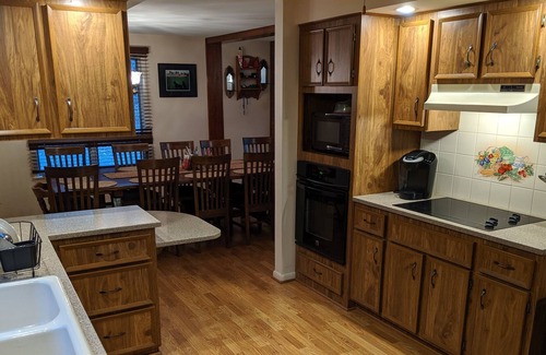 Tuscarora Cabin | Tall Oaks Cabin, Walk to Wineries and Breweries!