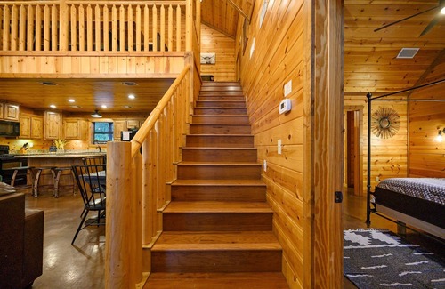 Hochatown Cabin | Tall Pines Resort: 2 BR + Loft, 3 Bath, Sleeps 8
