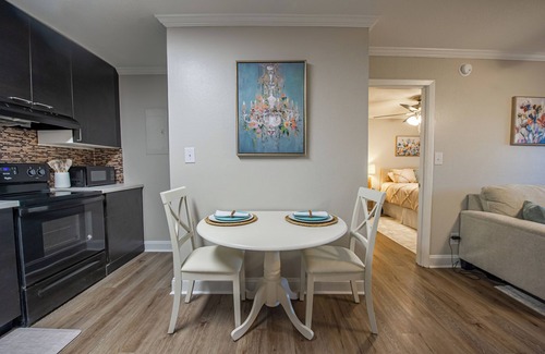 Tallahassee Condo | Tallahassee Gem-Next to Doak and CollegeTown-Ideal for FSU weekend.3 minute walk