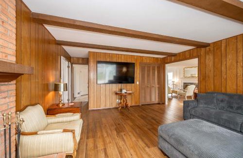 Hamilton House | Tallen Manor & Retreat