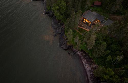 Lutsen House | Tallens Stuga Luxury Cabin of the Pines