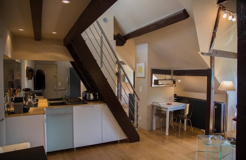Talloires-Montmin Apartment | TALLOIRES village - Le Loft du Manoir avec vue lac