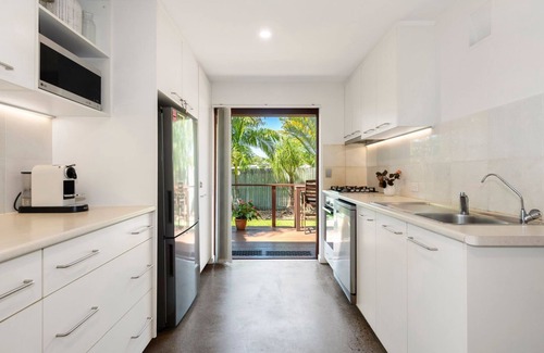 Suffolk Park House | Tallow Beach Retreat - welcoming pet-friendly unit