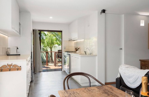 Suffolk Park House | Tallow Beach Retreat - welcoming pet-friendly unit