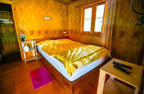 Lan Saka House | Taluangjit Resort&Garden