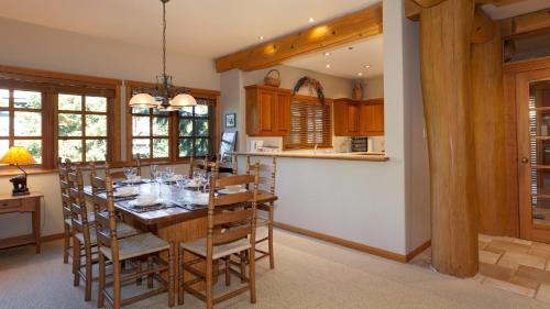 Nordic Estates House | Taluswood 41 | Spacious Cabin-Style Home w/Ski Access, Private Hot Tub & Media Den
