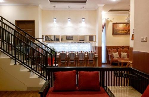 Tangerang House | TAMA Guesthouse 15 People for Family or Group