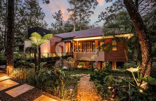 Bandung Villa | Taman Wisata Bougenville by Kozystay