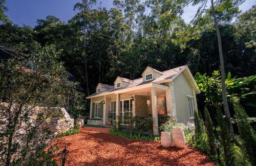 Bandung Villa | Taman Wisata Bougenville by Kozystay