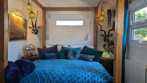 Richmond-upon-Thames House | Tamanzi Taggs-floating home on idyllic island