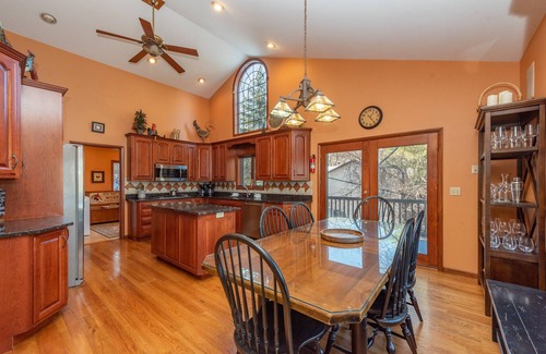 The View House | Tamaqua Lodge: Lakefront, Private Dock, Hot Tub, Fire Pit, Foosball!