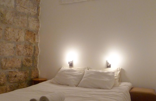 Talbieh Cottage | Tamar - 1BR Cottage In A Peaceful Garden- Central Location