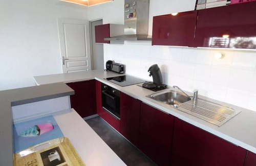 Les Sablettes Apartment | Tamaris Bay Residence - Heart of the Sablets, beach opposite, air conditioning, wifi.