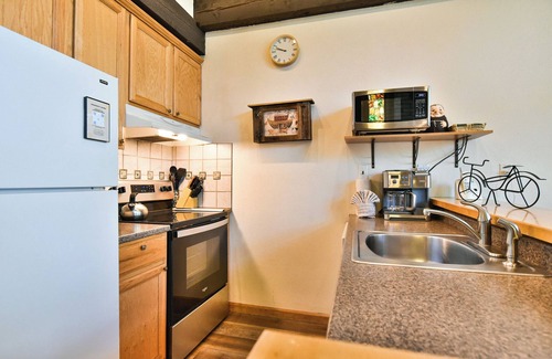 Warrior's Mark Condo | Tamarisk Randonnée Condo: Excellent Location