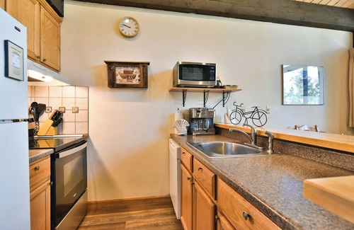 Warrior's Mark Condo | Tamarisk Randonnée Condo: Excellent Location