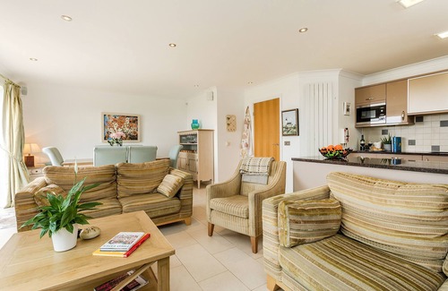 Treyarnon Cottage | Tamarisk, Treyarnon Bay - a cottage that sleeps 7 guests in 4 bedrooms