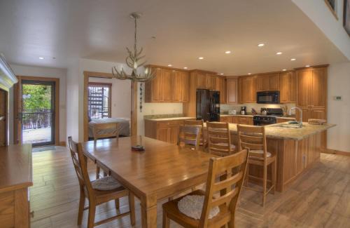 Purgatory House | Tamarron Gambel Oak 703