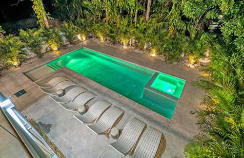Arlington Park House | Tamiami Vice - Luxury Siesta Key Home with Heated Pool & Prime Location – Book Your Escape Today!
