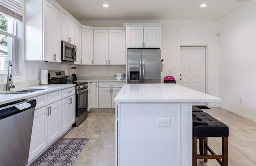East Tampa House | Tampa 3BR Near Zoo & Cruise Port - Sleeps 8
