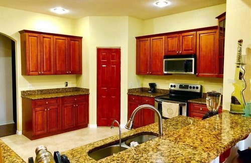 Lake Magdalene House | Tampa Bay Perfect location for a safe vacation! 5 bedrooms, ,3.5 bath ,sleeps14