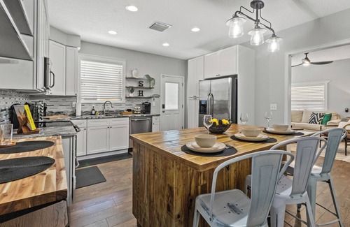 Tampa Heights House | Tampa Stylish Bungalow Oasis