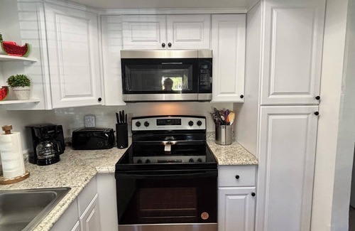 Bay Crest Park House | Tampabay Entertainment home, with WiFi and all main attractions & beaches near.