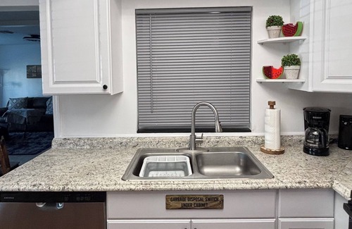 Bay Crest Park House | Tampabay Entertainment home, with WiFi and all main attractions & beaches near.