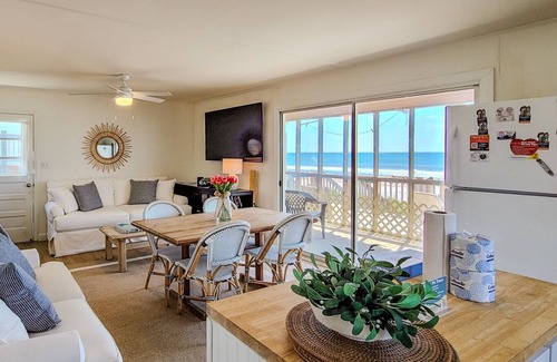 Surf City House | Tan-N-Sand - Stylish Oceanfront Beach Cottage!