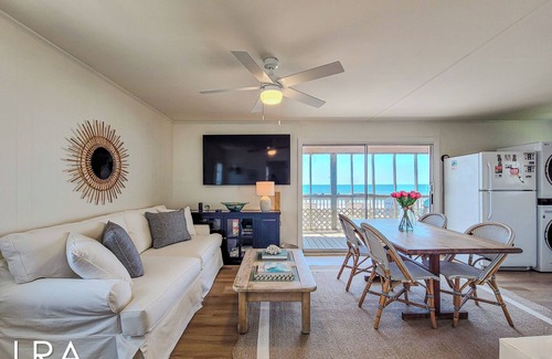 Surf City House | Tan-N-Sand - Stylish Oceanfront Beach Cottage!