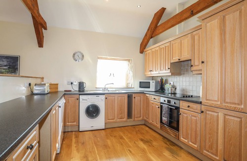 Llanfairpwllgwyngyll Cottage | TAN TWR - CHELLOW COTTAGE, pet friendly, with open fire in Dwyran