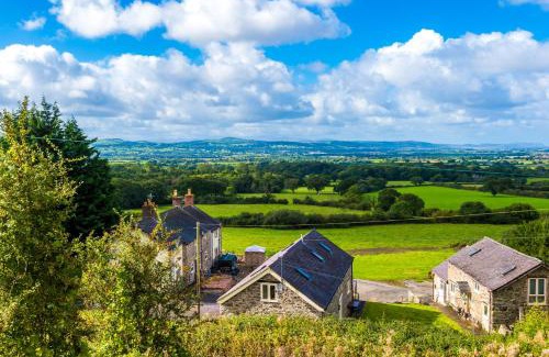Cwm Dyserth House | Tan Y Bryn Ganol