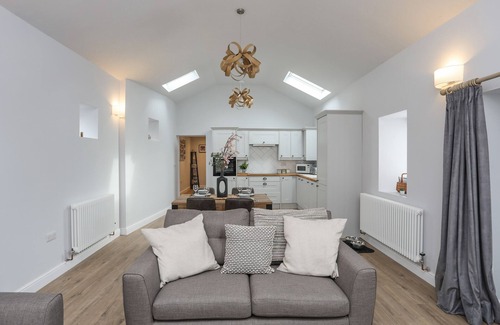 Llanllyfni House | TAN Y COED - NASARETH, pet friendly, with open fire in Penygroes
