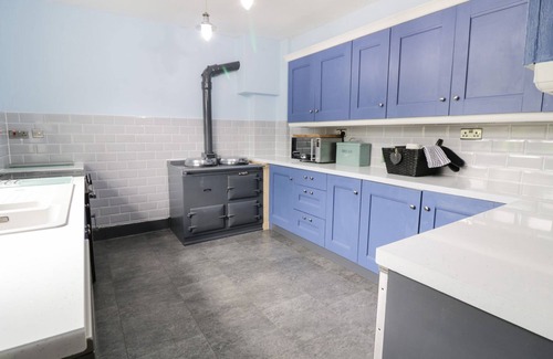 Dyffryn Ardudwy Cottage | TAN Y FRON, pet friendly, with open fire in Dyffryn Ardudwy